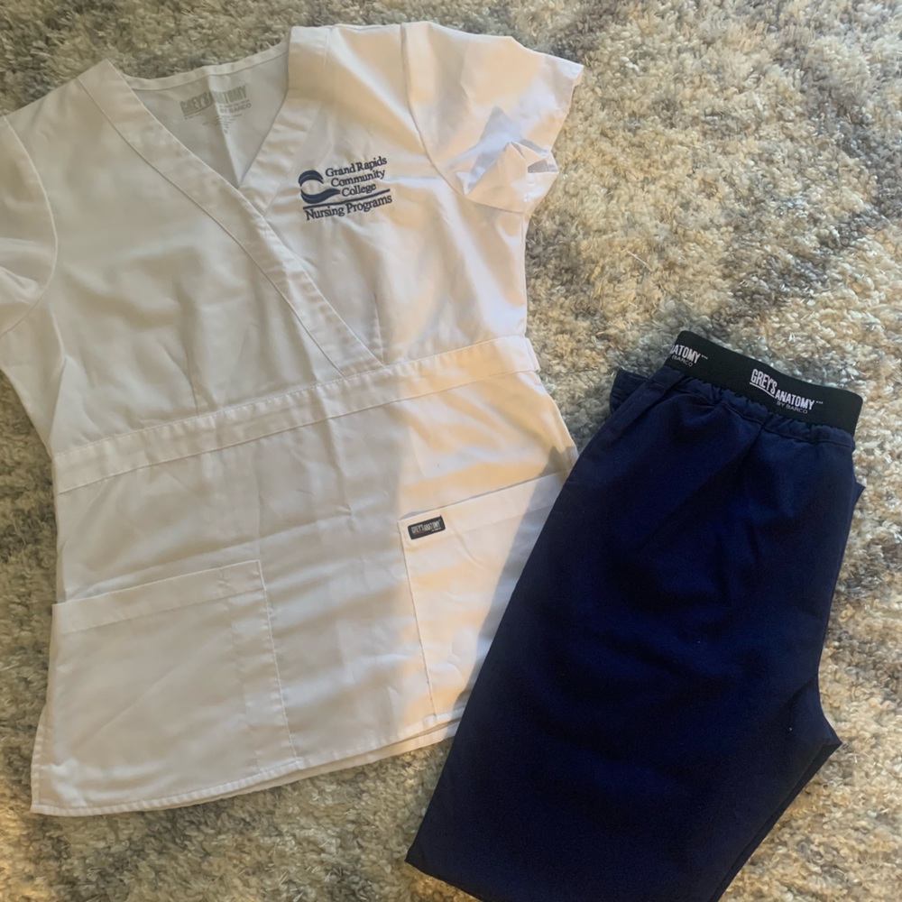 Woman’s Grey’s Anatomy Scrub Set - White Top Blue Bottom -Size Medium